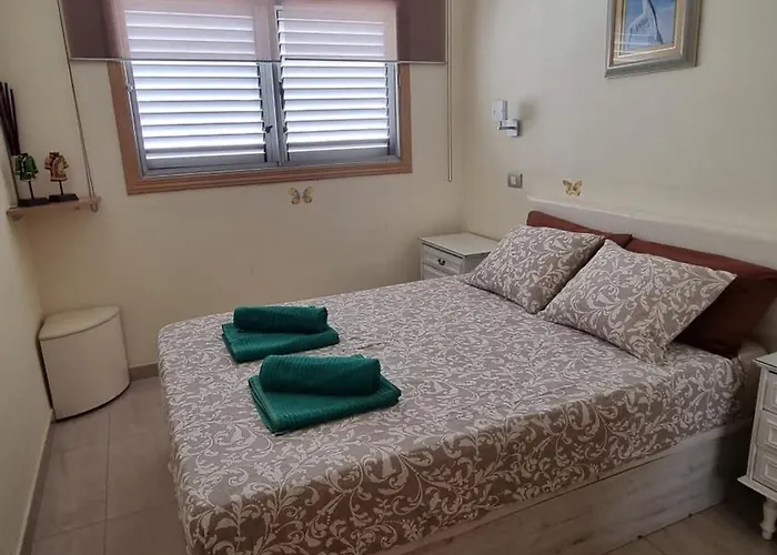 Nikis Flat דירה